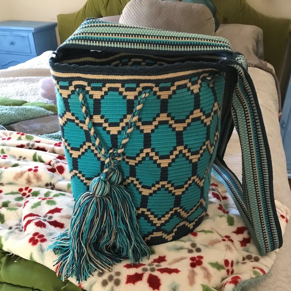 Wuitusu Crossbody Bag